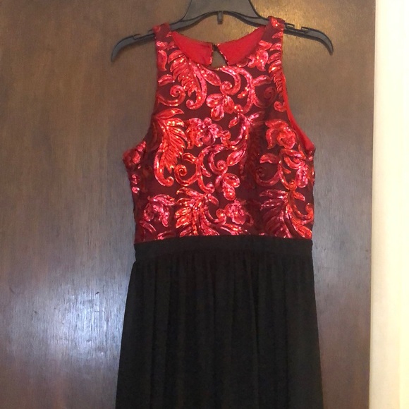 Red and Black Sequined Evening Gown - Picture 2 of 4